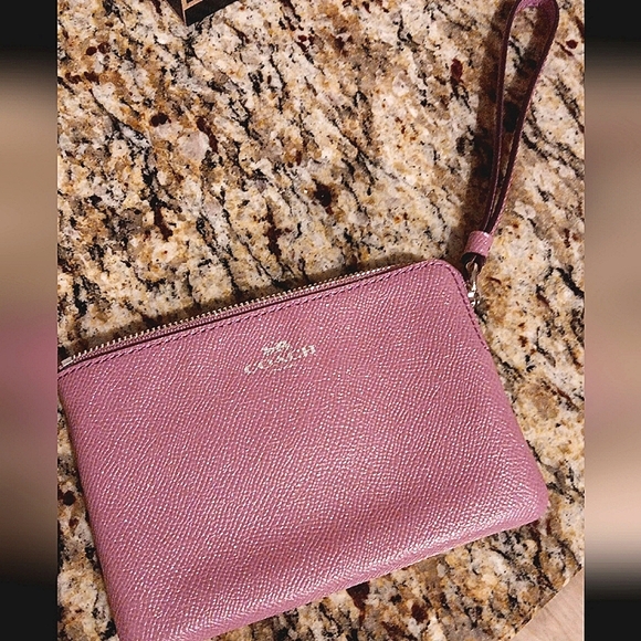 🩷 COACH  Pink Saffiano Leather Wristlet Silvertone NWOT! - Picture 3 of 8